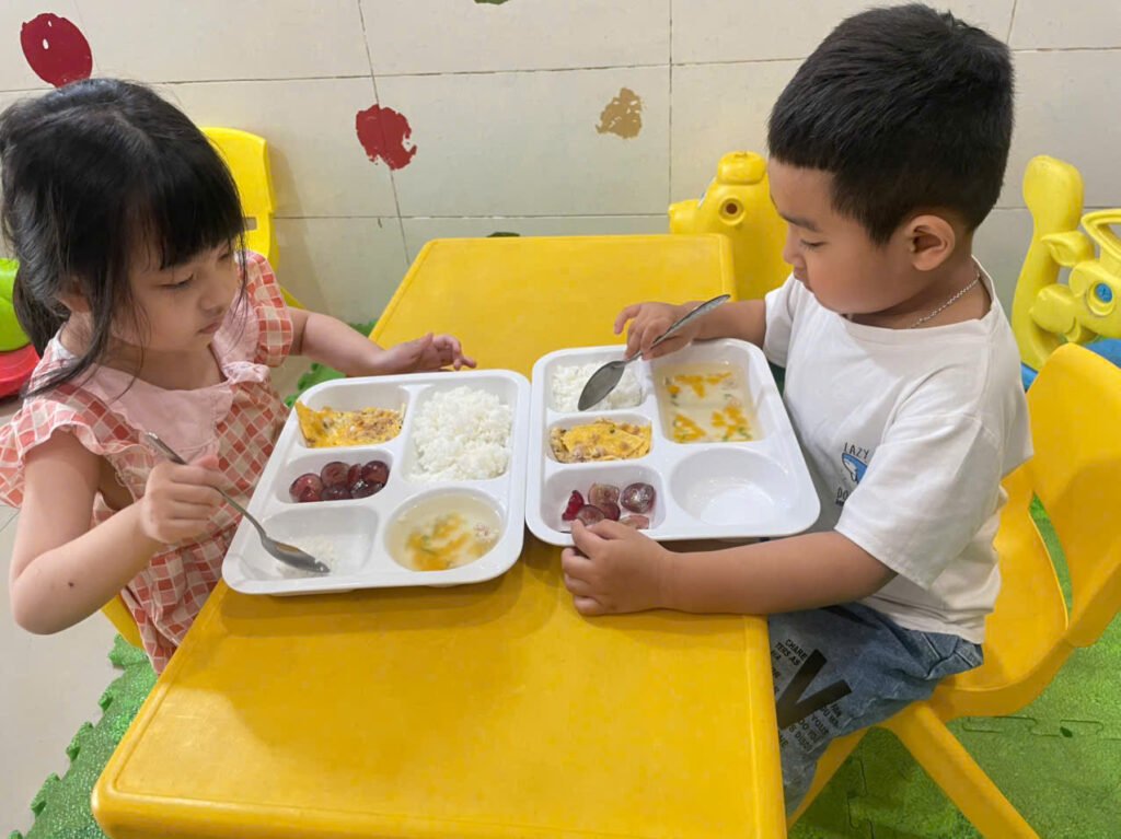 Giờ ăn của bé