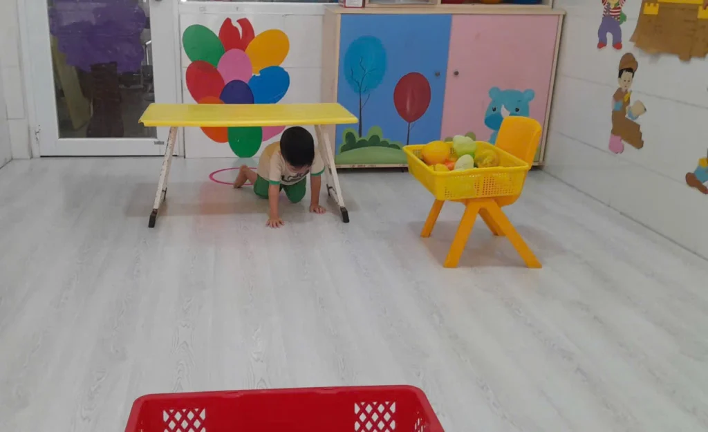 Bò chui mang bóng về đích