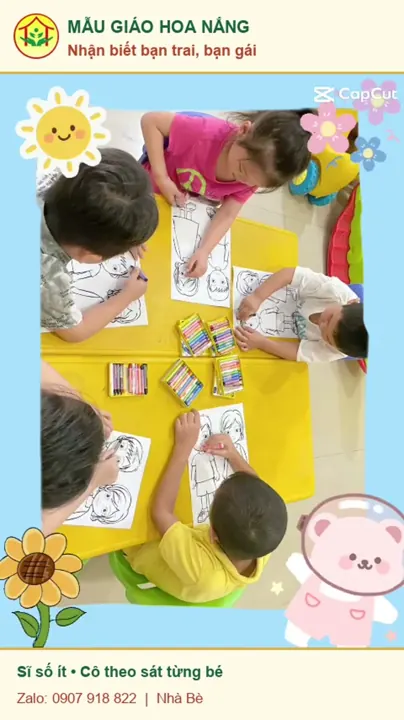Cô hướng dẫn bé nhận biết bạn trai, bạn gái tại Hoa Nắng Nhà Bè