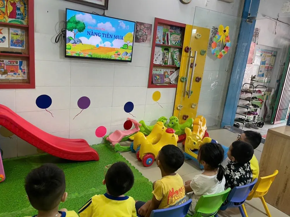 Các bé sinh hoạt trong không gian lớp Hoa Nắng